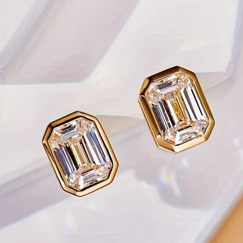 ✨ Stunning Emerald Cut Bezel Studs - Golden ✨